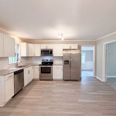 Property photo 2 of 141 Greenbriar Dr