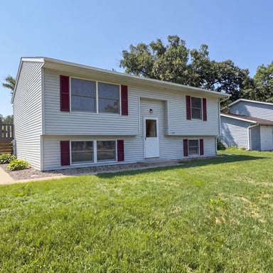 Property photo 1 of 1720 24th Ave SE
