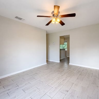Property photo 3 of 102 Dartmoor Dr