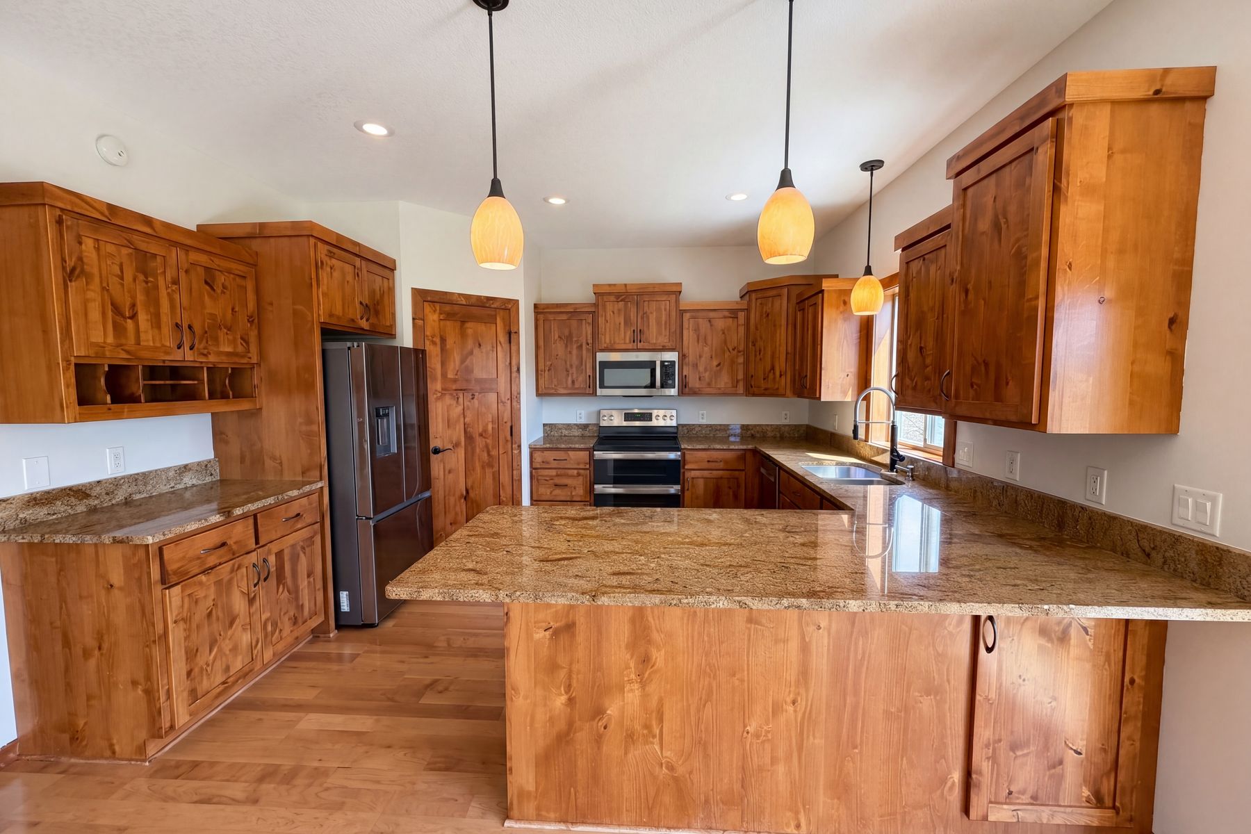 Photo 2 of 34 of 3072 Nottingham Rd S, St. Cloud, MN