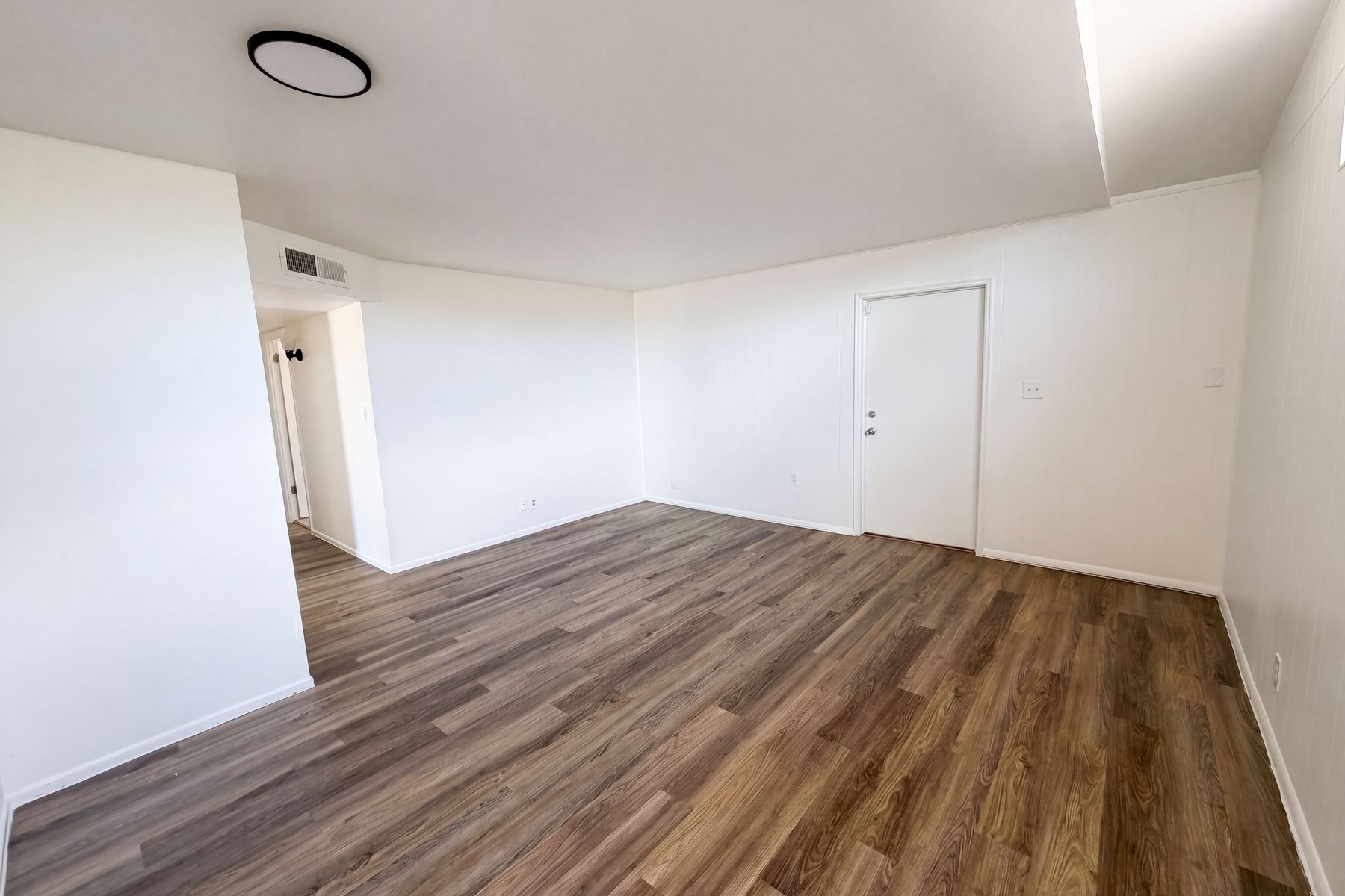 Property photo 3 of 2901 N Cloverland Ave