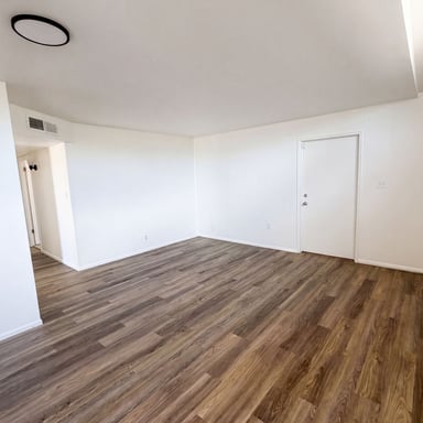 Property photo 3 of 2901 N Cloverland Ave