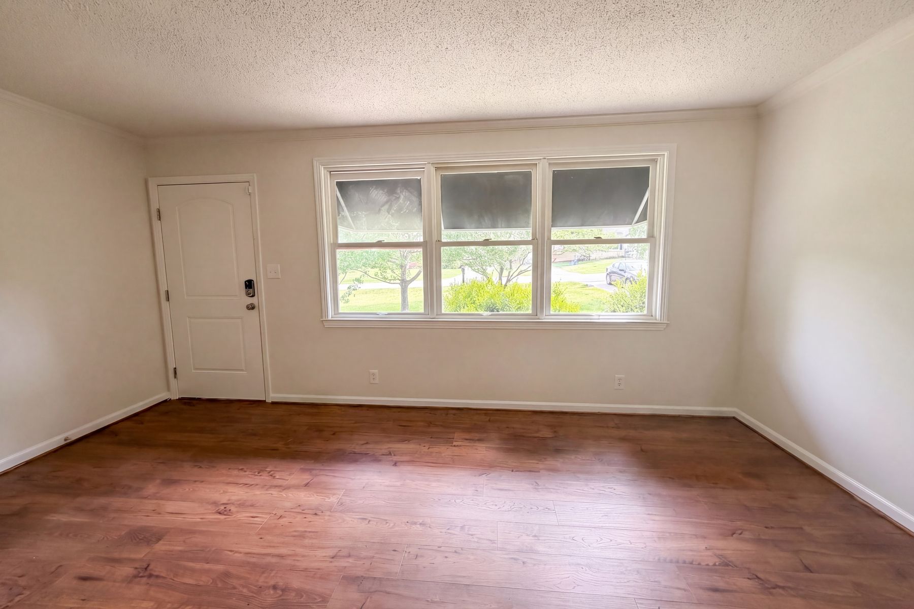 Property photo 3 of 242 Kingswood Dr