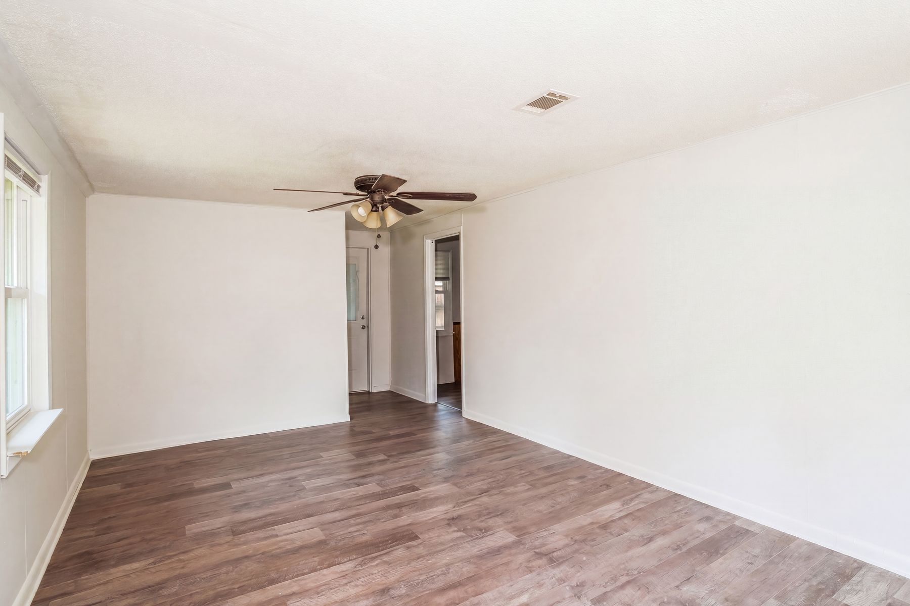 Property photo 3 of 733 Sutton St