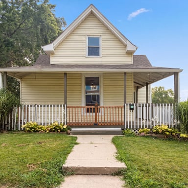 Property photo 1 of 423 N Missouri St