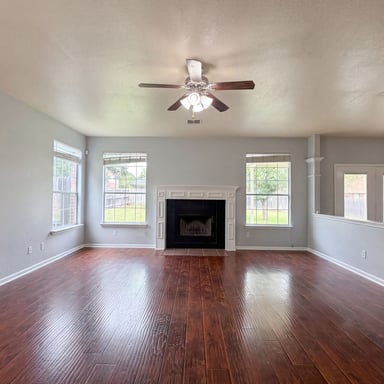 Property photo 3 of 313 Crowfoot Dr