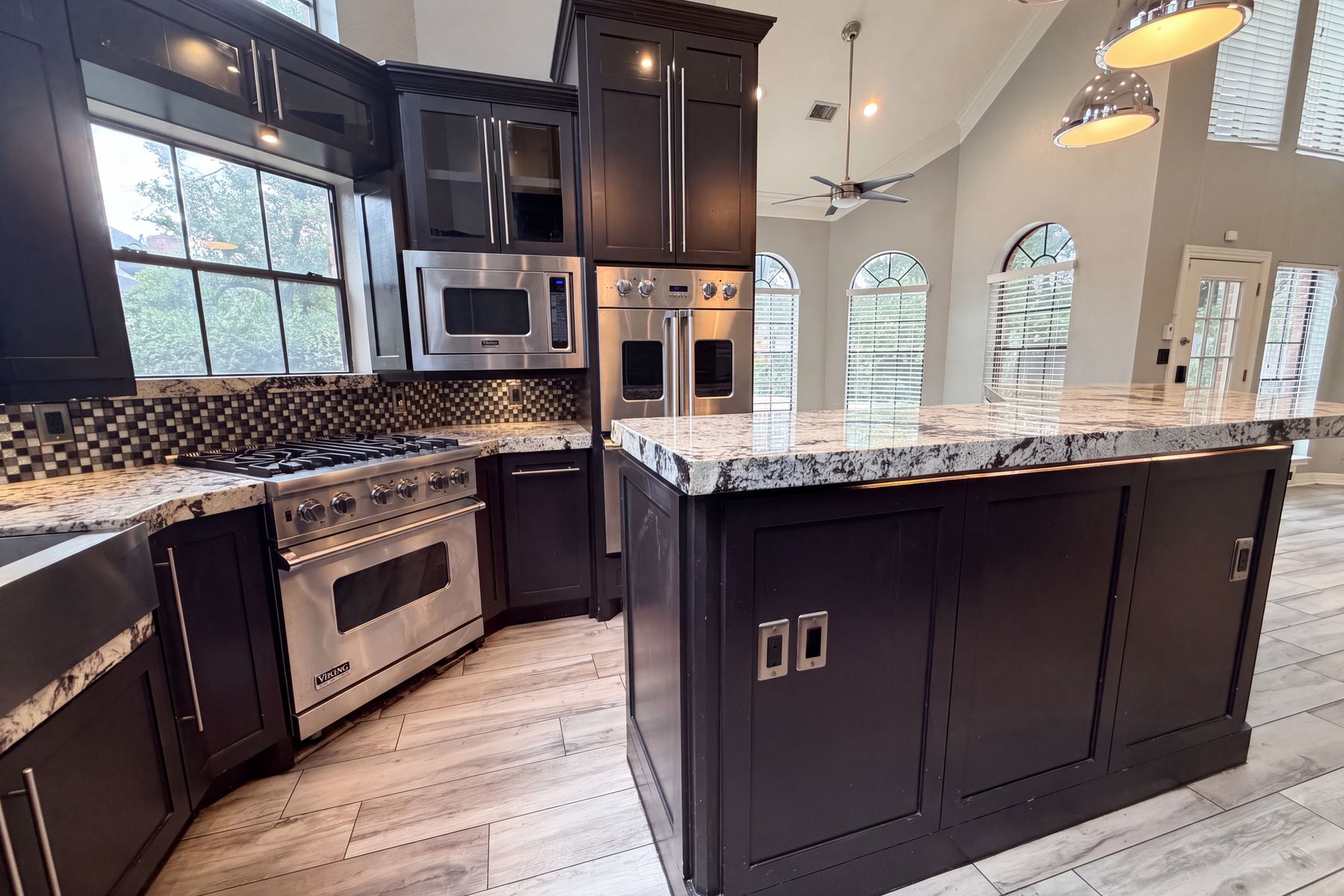 Photo 2 of 27 of 6127 Willowcrest Ct, Spring, TX