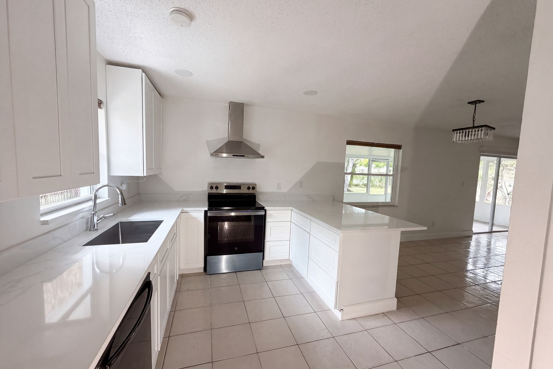 Photo 2 of 30 of 2401 Myakka Dr, Orlando, FL