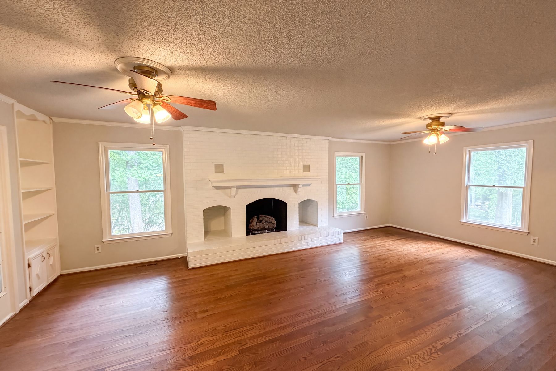 Property photo 3 of 3029 Southampton Cir