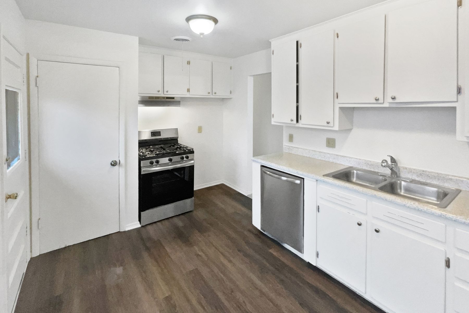 Photo 2 of 24 of 2127 Saranac Dr, Colorado Springs, CO