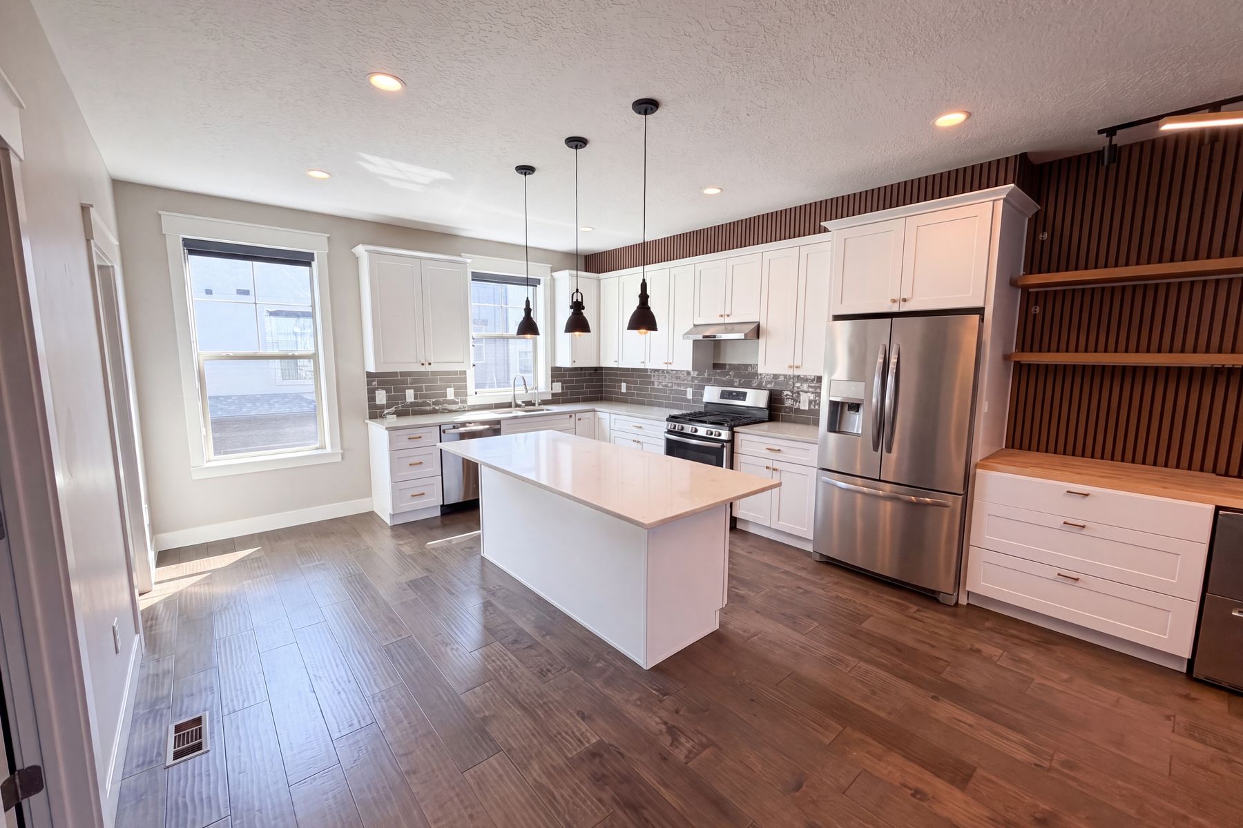 Photo 2 of 24 of 10452 S Sage Canal Way, Sandy, UT