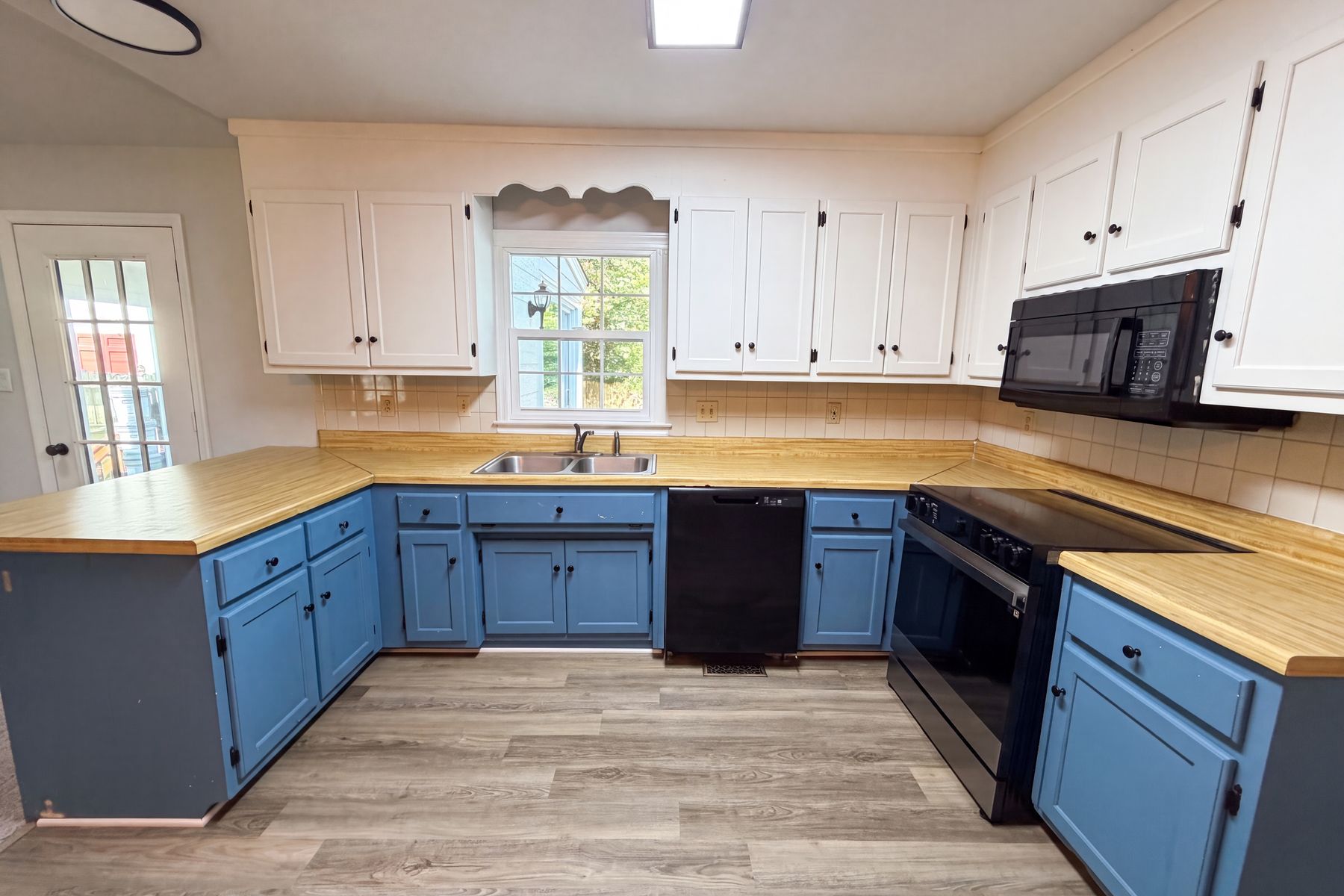 Photo 2 of 16 of 10912 Belvoir Rd, Chester, VA