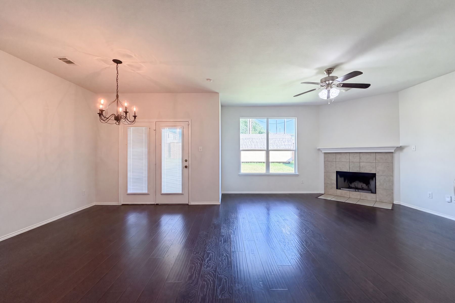 Property photo 3 of 1411 Niagara Falls Ct