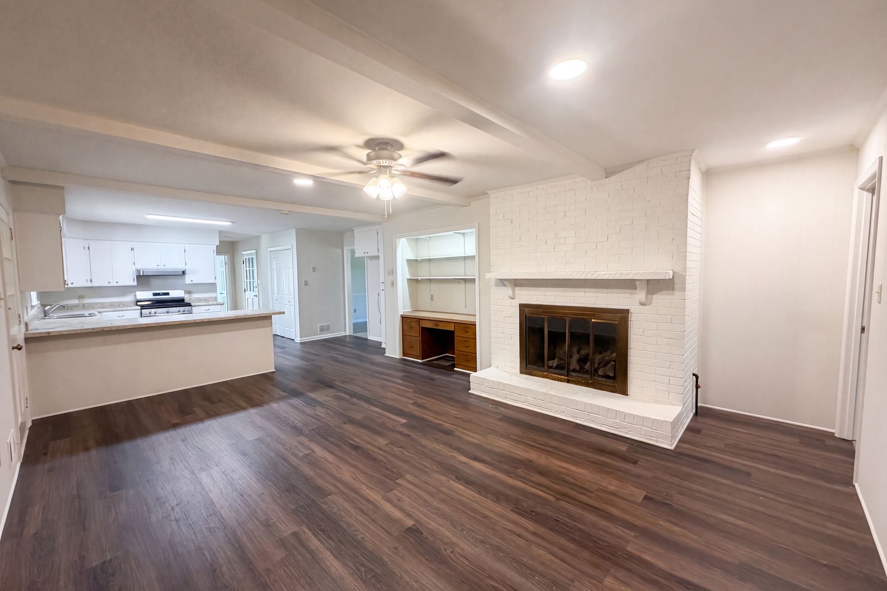 Property photo 3 of 604 Meadowbrook Dr