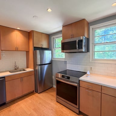 Property photo 2 of 4027 Lawrence Ave