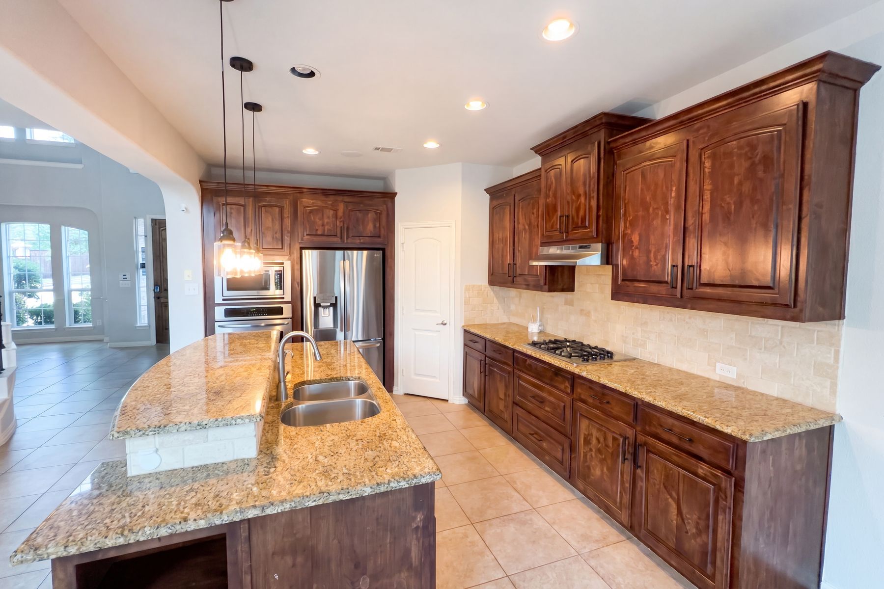 Photo 2 of 23 of 3105 Bridgewater Dr, Little Elm, TX