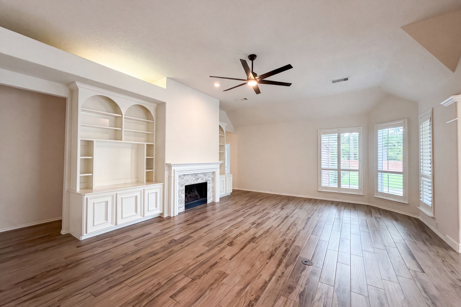 Property photo 3 of 11502 Havard Oaks Dr