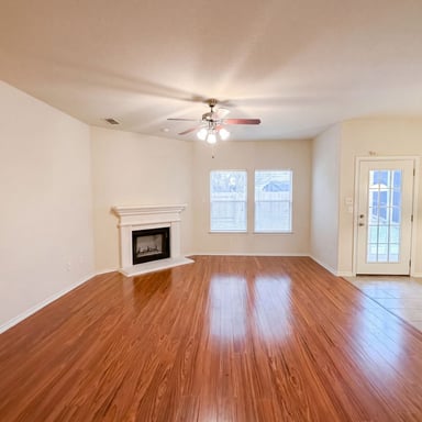 Property photo 3 of 9816 Mullins Crossing Dr