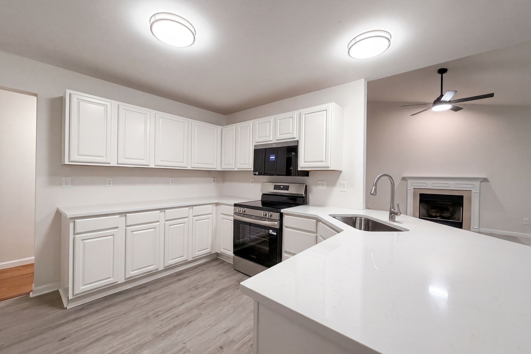 Photo 2 of 26 of 2212 Harborside Dr, DARDENNE PRAIRIE, MO