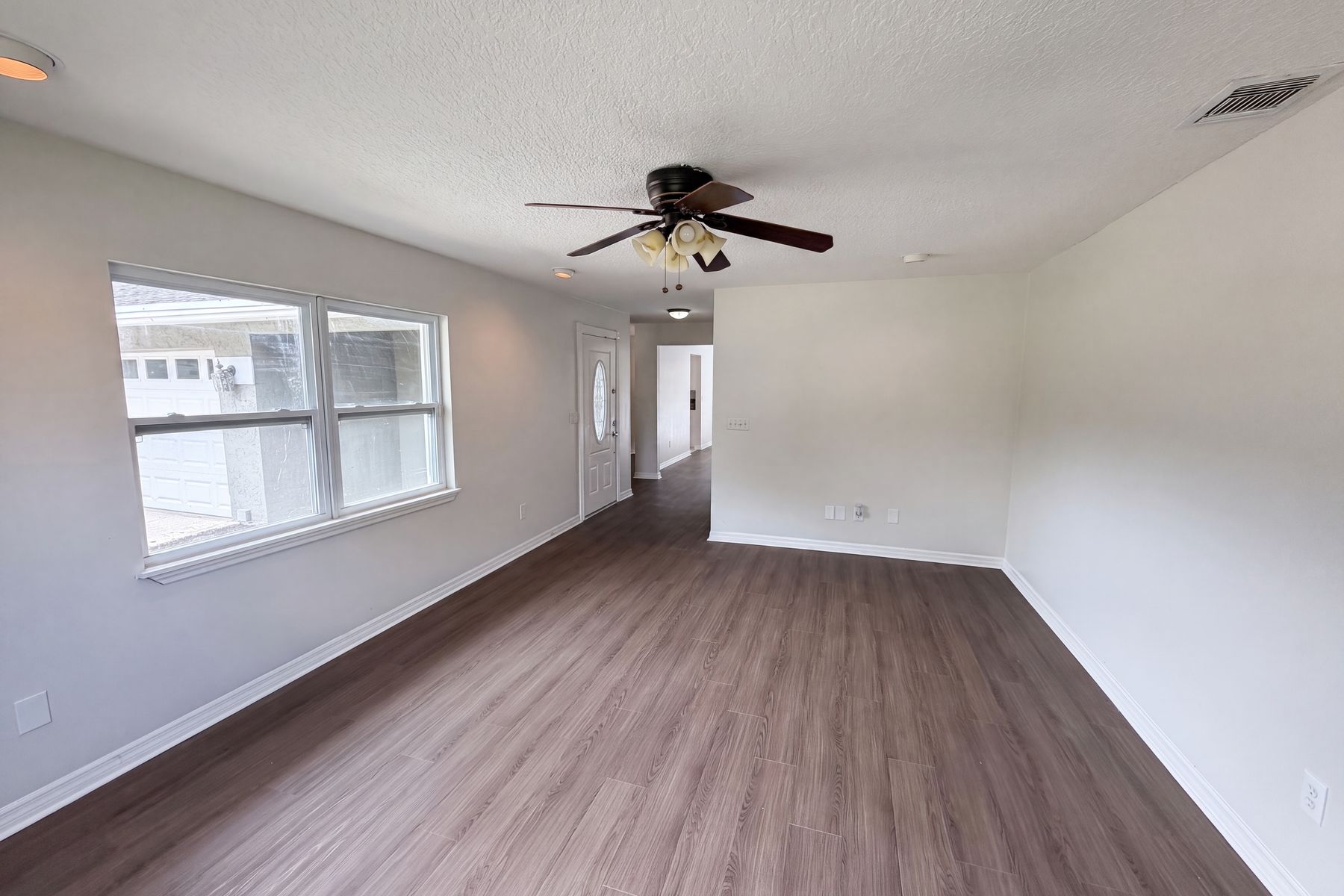 Property photo 3 of 963 Sequoia Dr