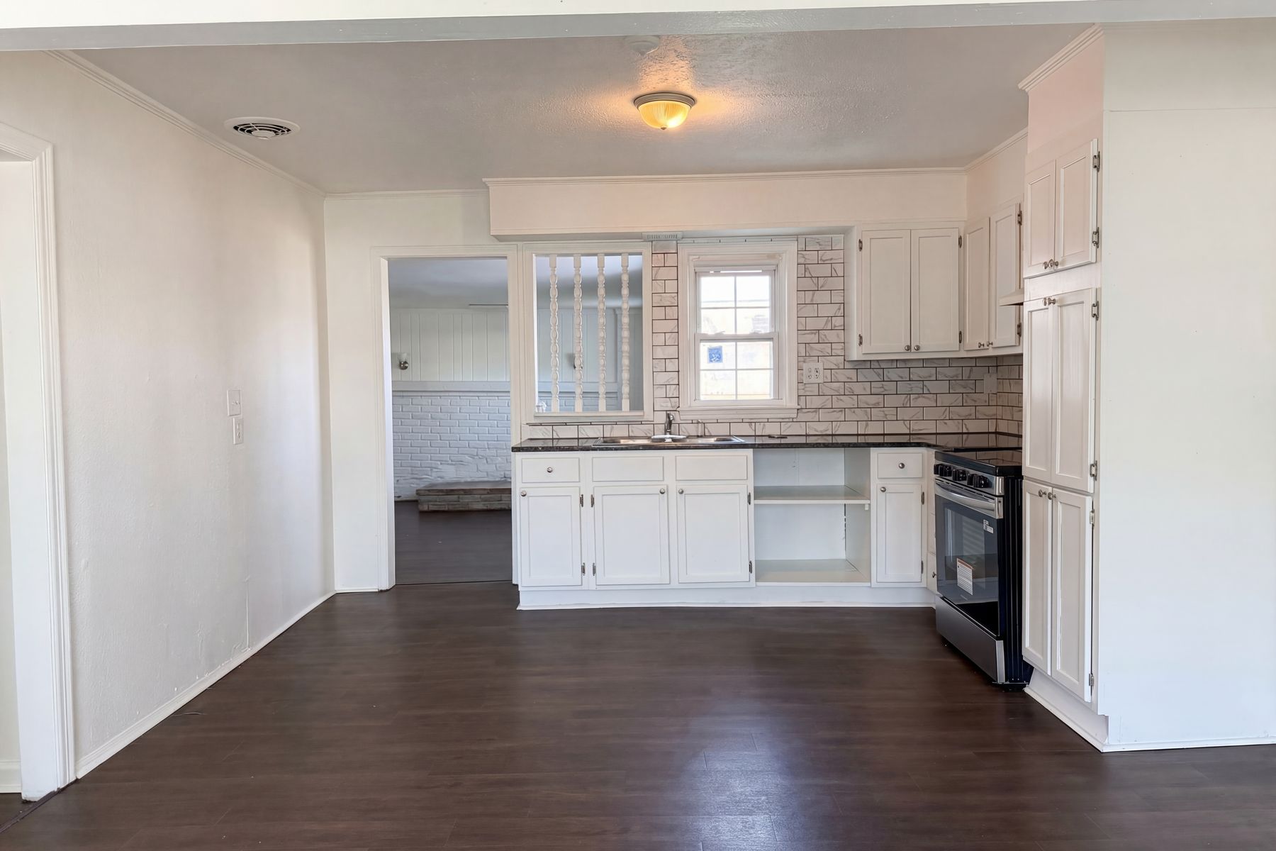 Photo 2 of 17 of 410 B St, Belton, MO
