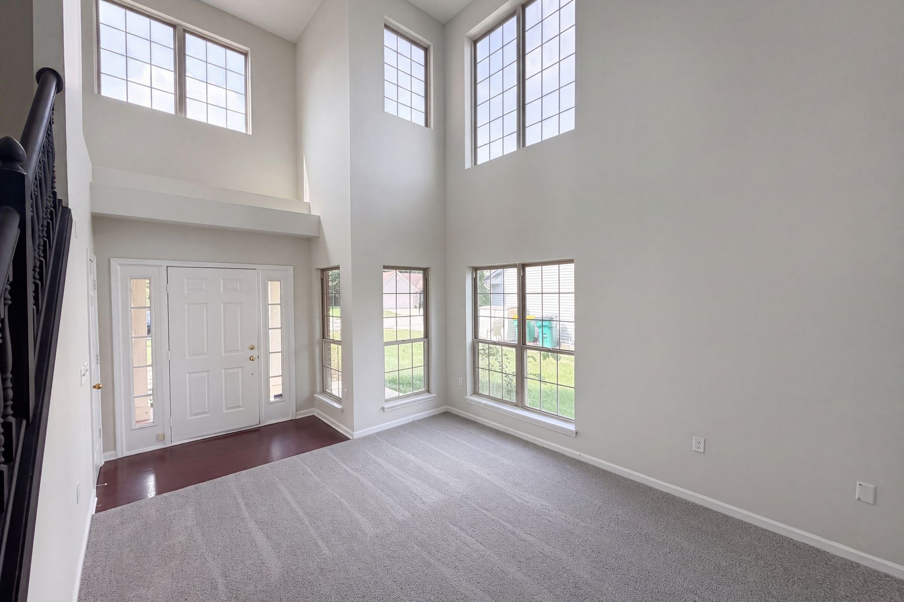 Property photo 3 of 828 Claiborne Ln