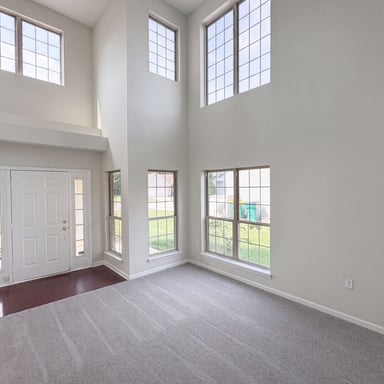 Property photo 3 of 828 Claiborne Ln