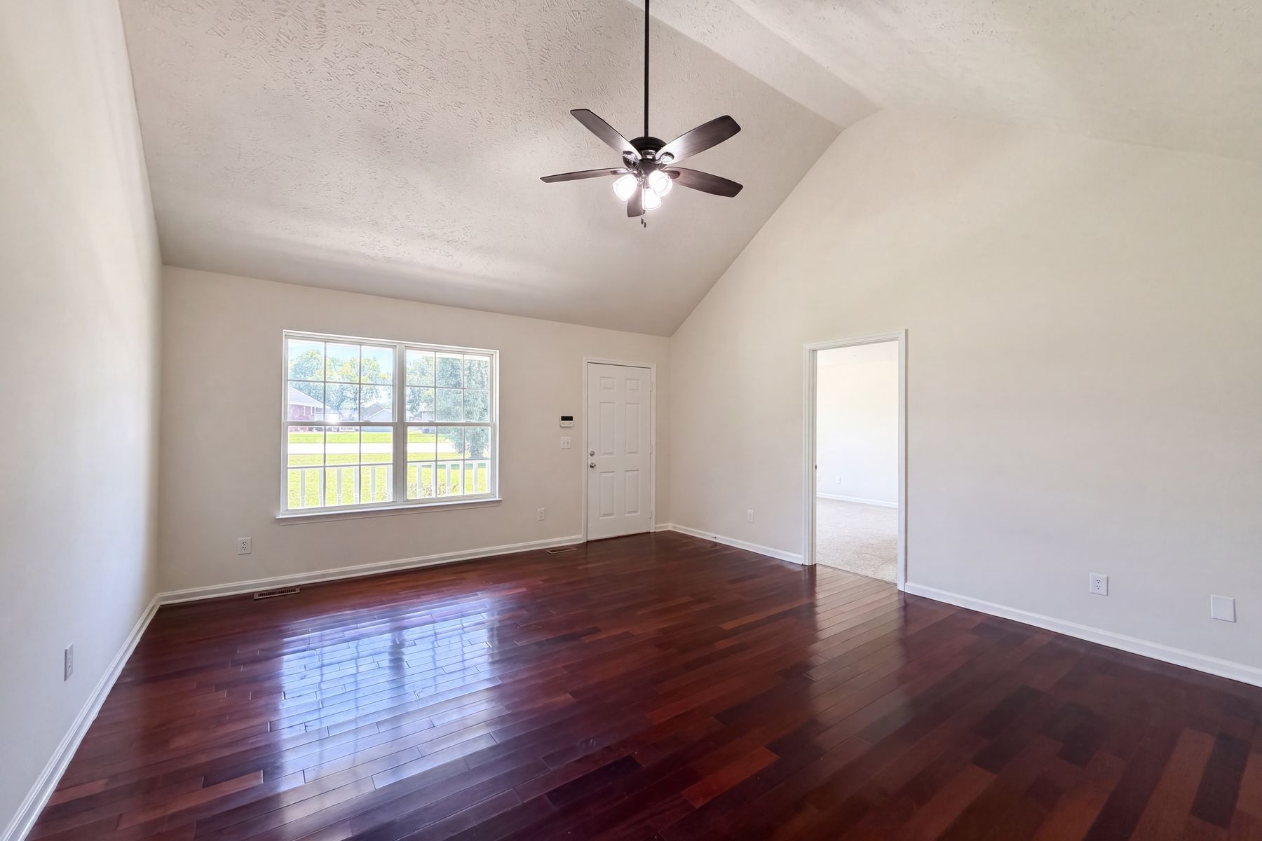 Property photo 3 of 125 Ivanhoe Ct