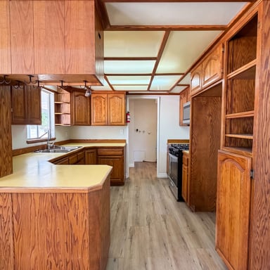 Property photo 2 of 13325 Lamel St