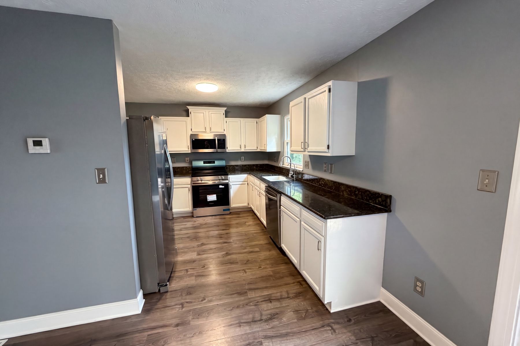 Photo 2 of 21 of 654 Diamond Cir, Ravenna, OH