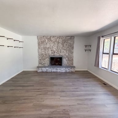 Property photo 3 of 23944 Oakmont Way