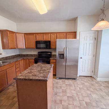 Property photo 2 of 104 Sylvan Oak Way