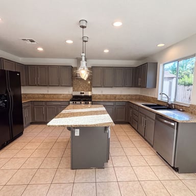 Property photo 2 of 2152 Arnold Dr