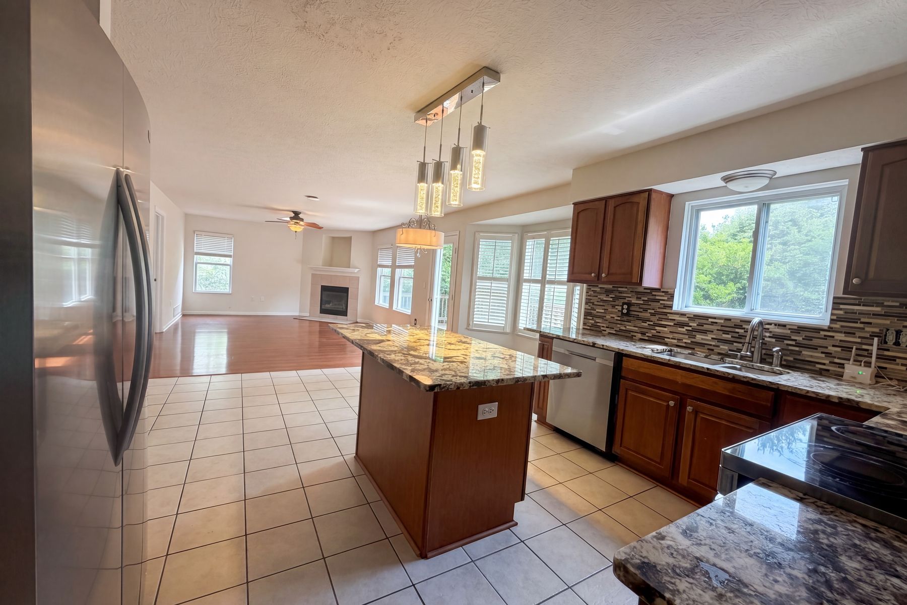 Photo 2 of 44 of 7966 Lazelle Woods Dr, Westerville, OH