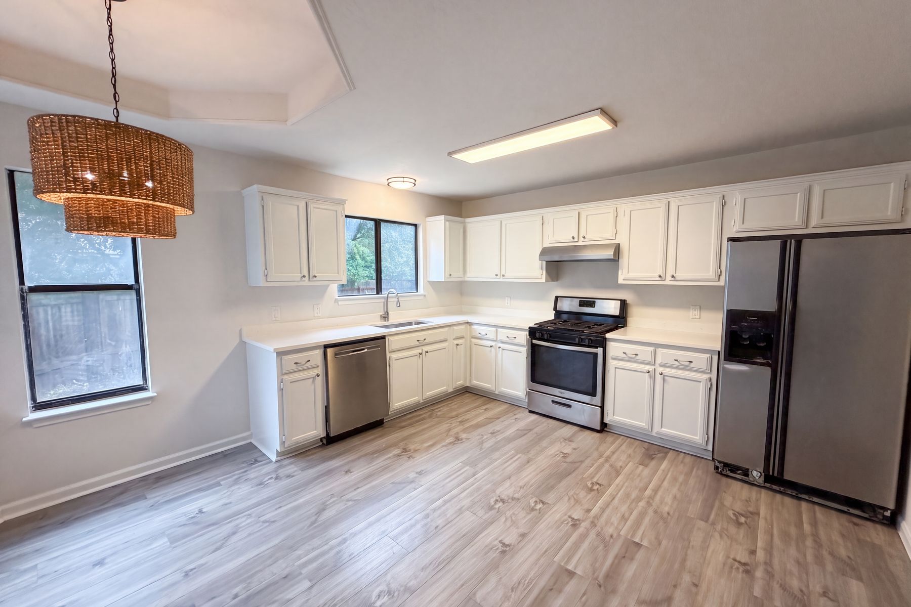 Photo 2 of 24 of 1517 River Oak Dr, Leander, TX