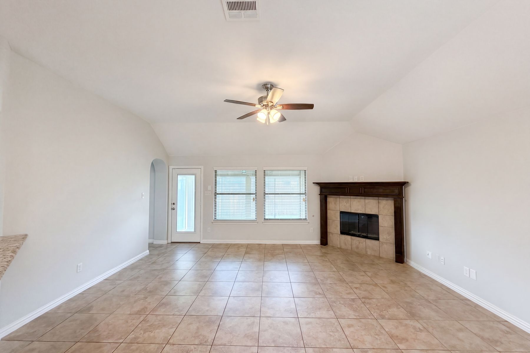 Property photo 3 of 709 Ravenwood Dr