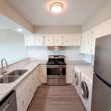 Property photo 2 of 3216 Poe Cv Apt 5C