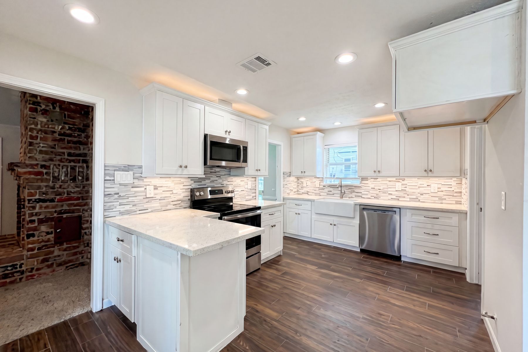 Photo 2 of 18 of 2503 Whispering Springs Dr, Spring, TX