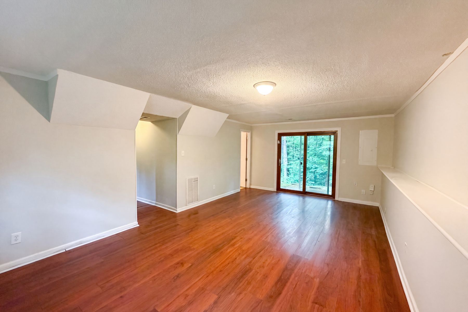 Property photo 3 of 7816 Foxwood Dr