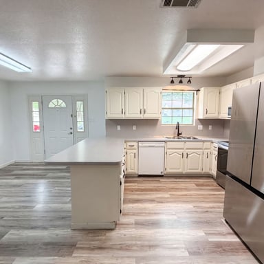 Property photo 2 of 410 Cole Ave