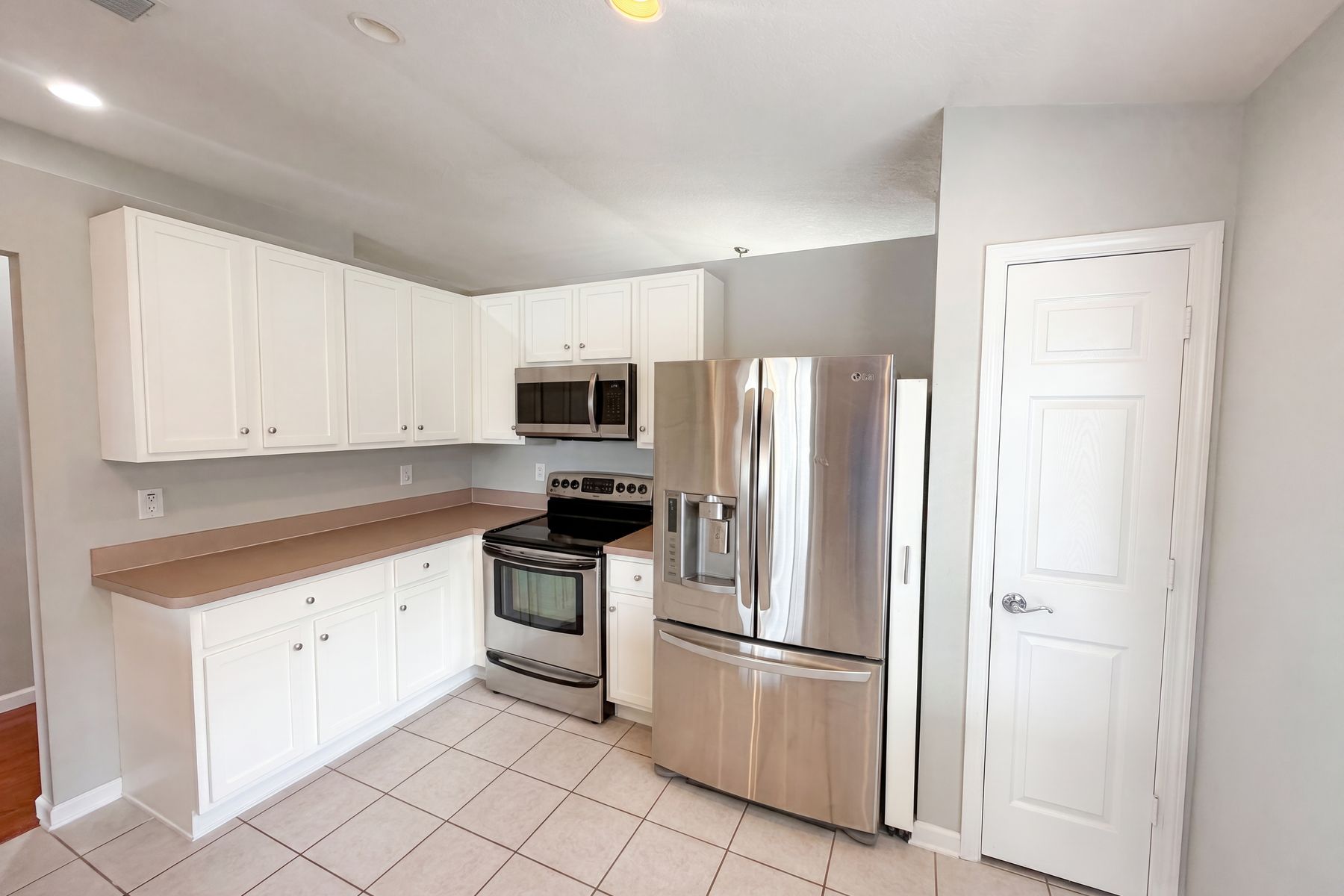 Photo 2 of 28 of 575 Sea Holly Dr, Brooksville, FL