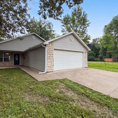 Property photo 1 of 905 S Butler Ter