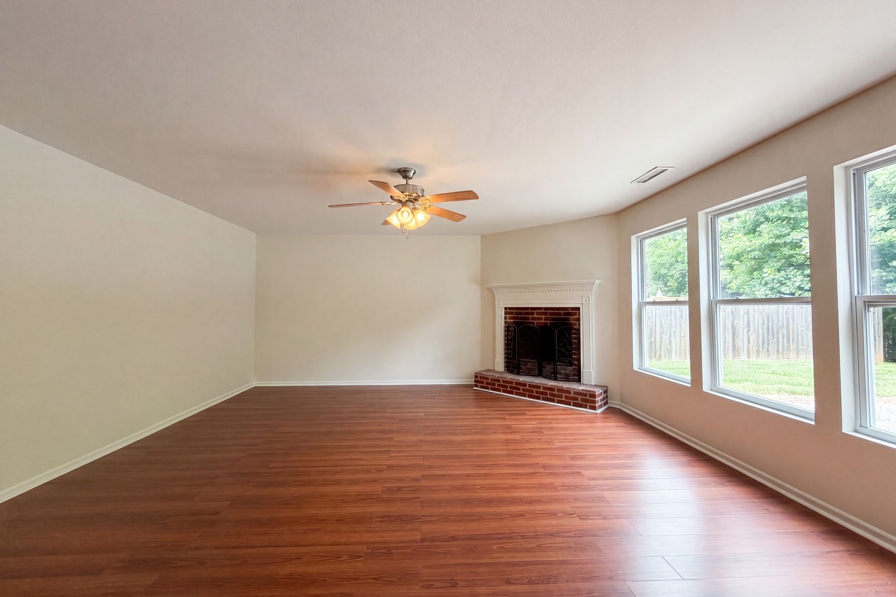 Property photo 3 of 382 Kendall Dr