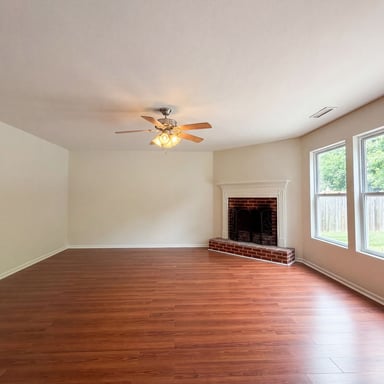 Property photo 3 of 382 Kendall Dr
