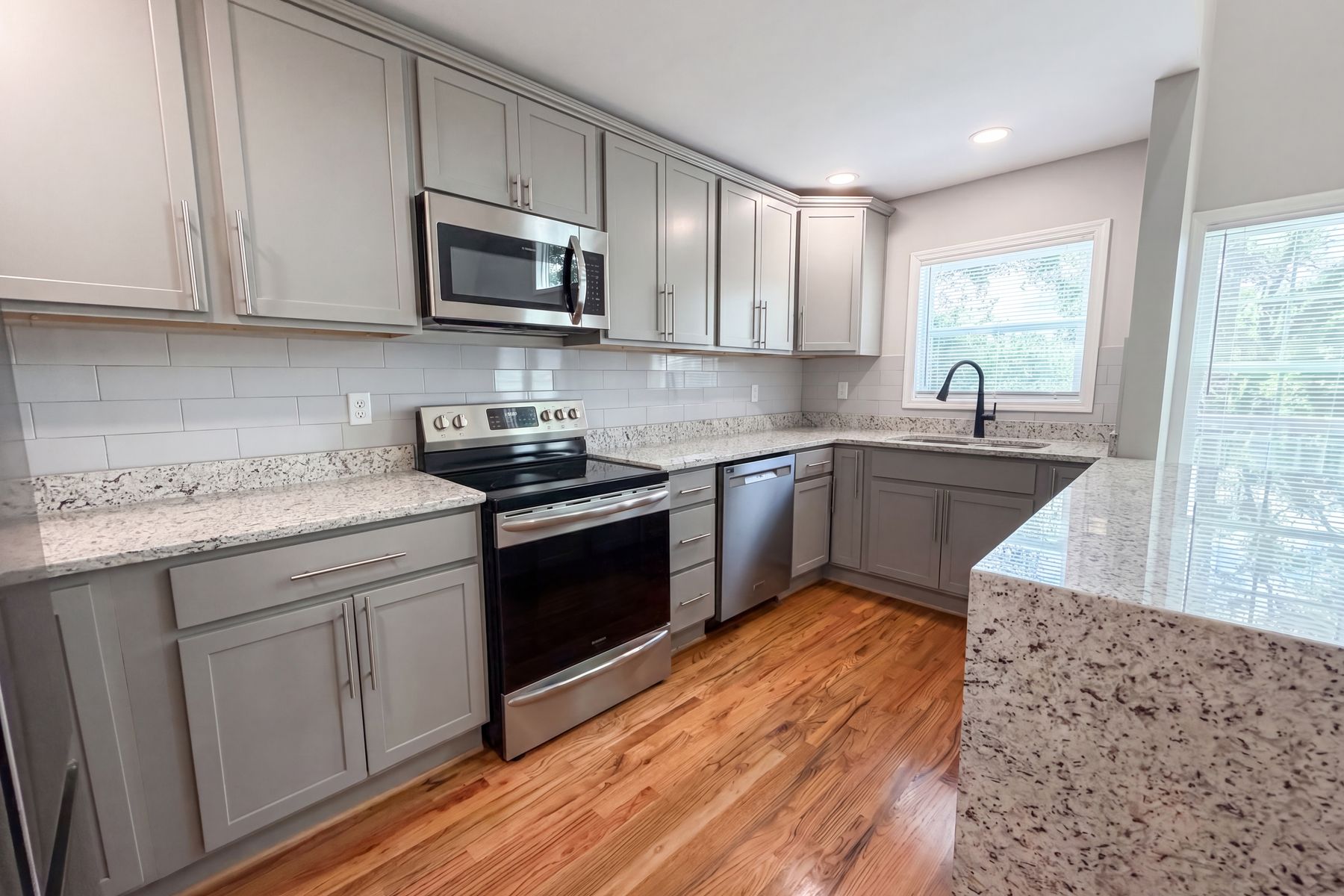Photo 2 of 27 of 2801 Shades Crest Rd, Vestavia Hills, AL