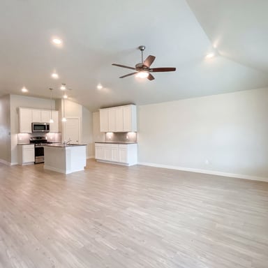 Property photo 3 of 823 Deerhurst Ln