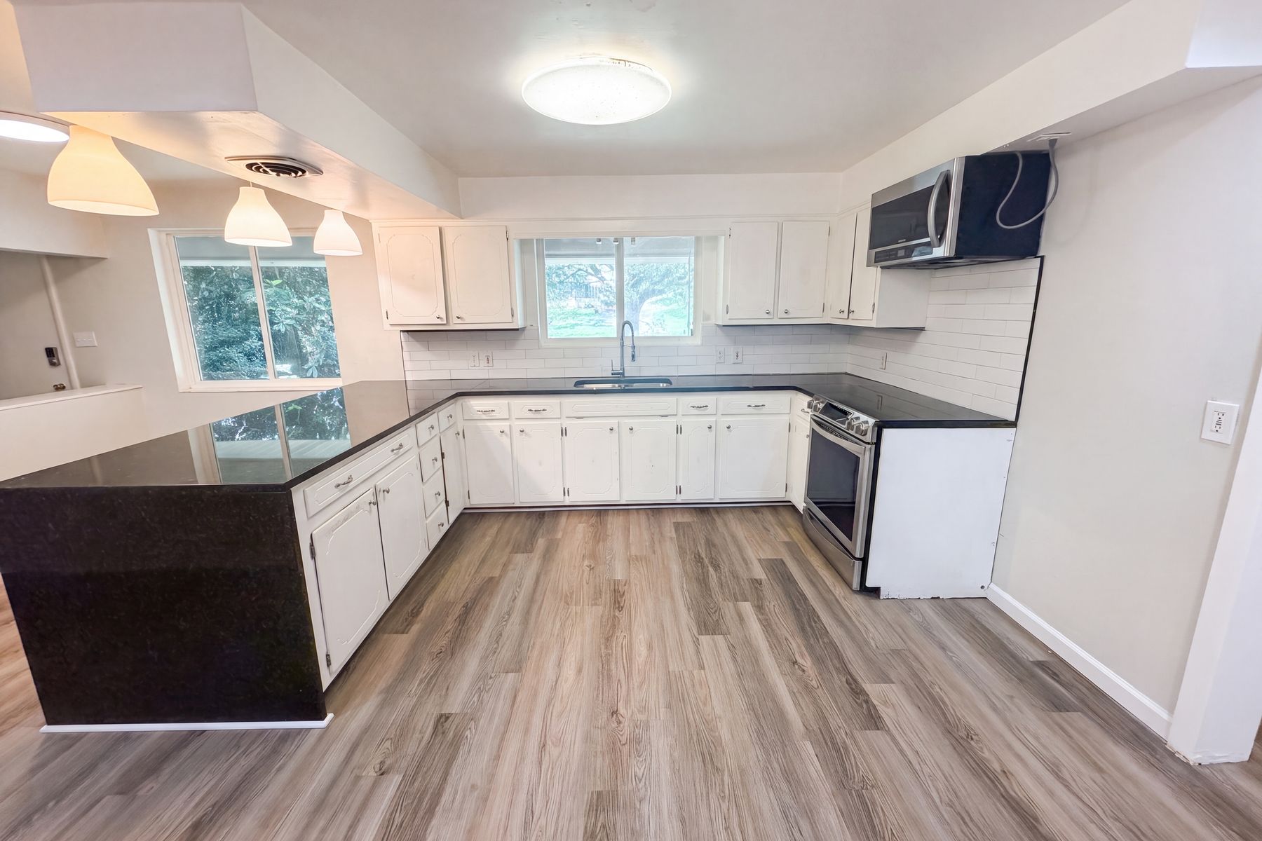 Photo 2 of 19 of 127 Walker Ave, Bessemer, AL