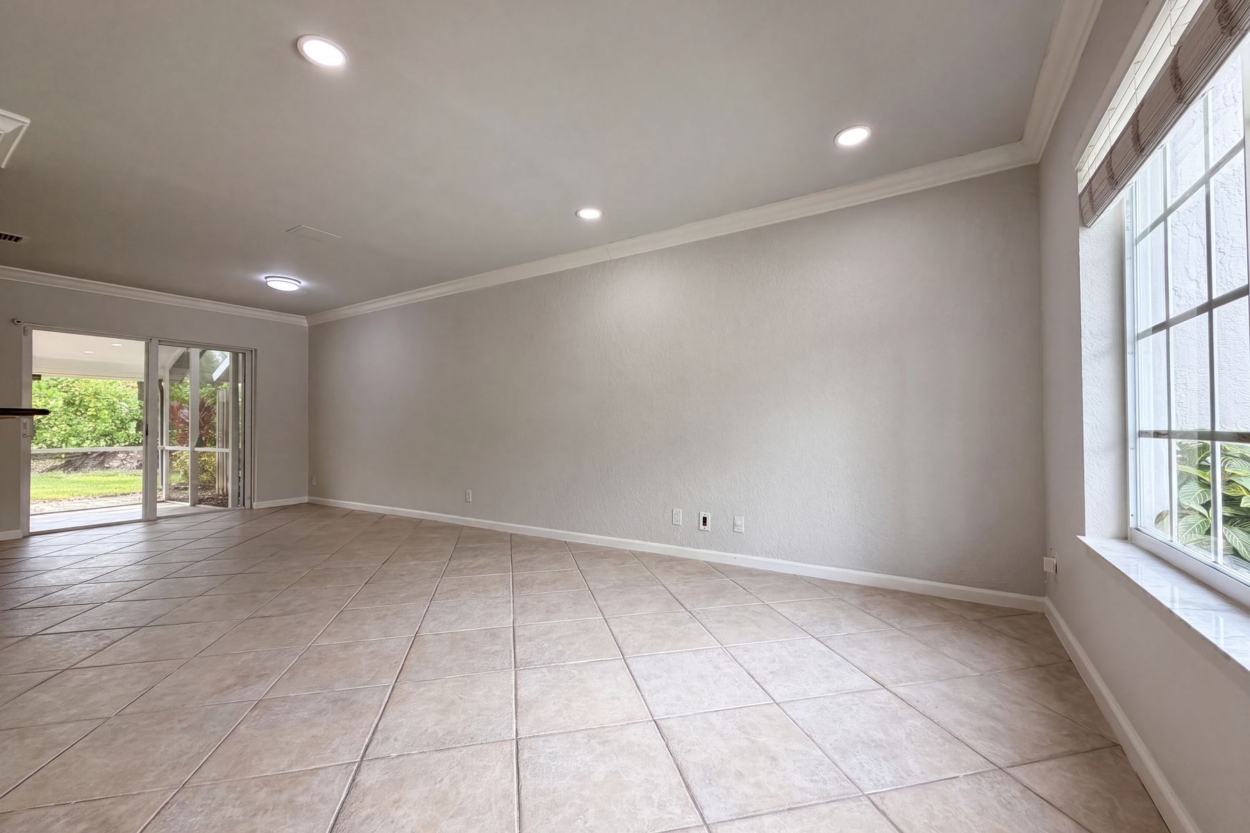 Property photo 3 of 1480 SW 47th Ave