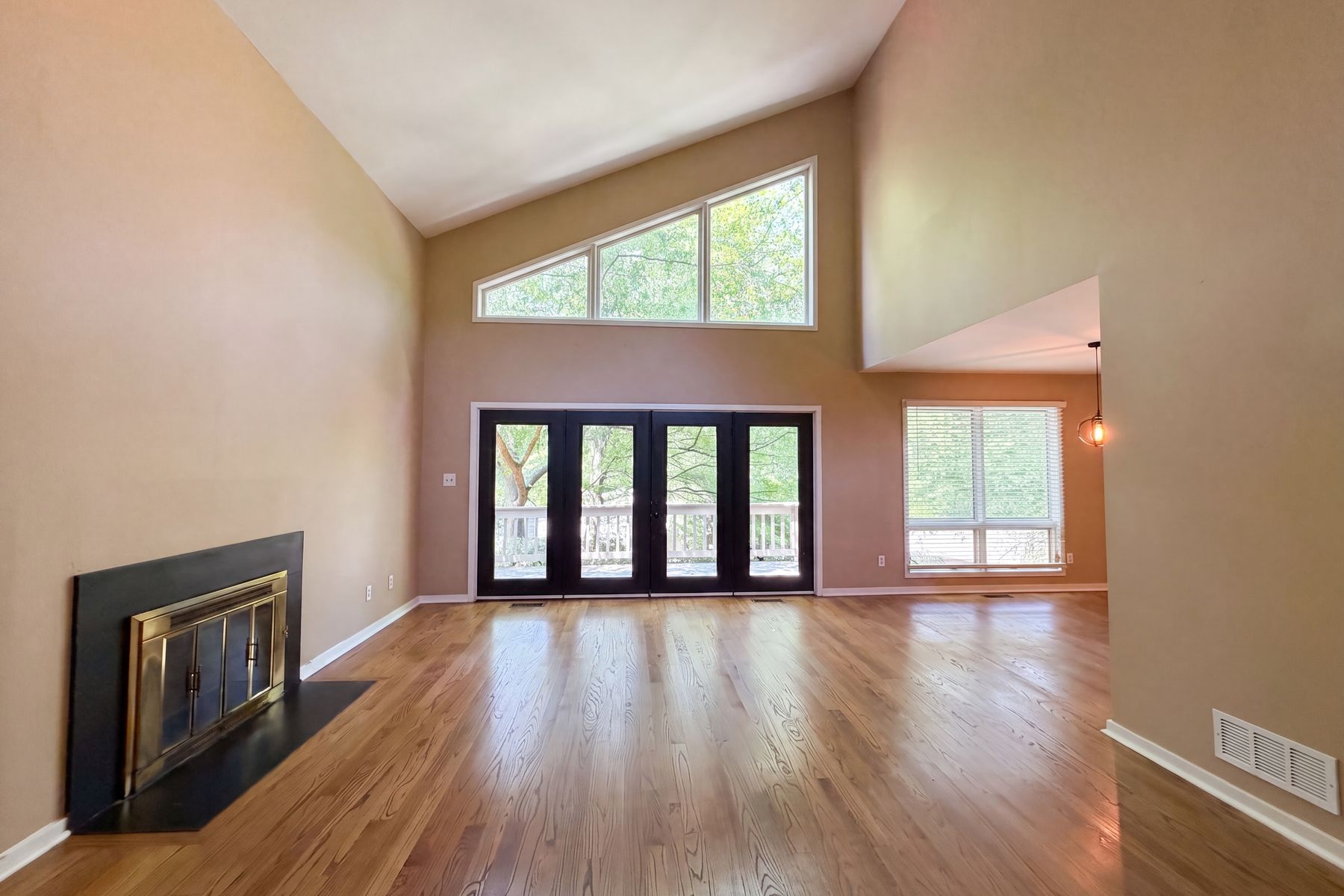 Property photo 3 of 101 Maple Hill Ct