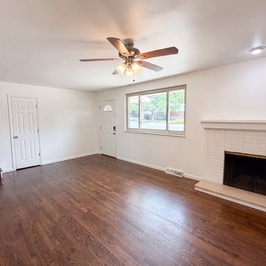 Property photo 3 of 885 W 7th Avenue Dr